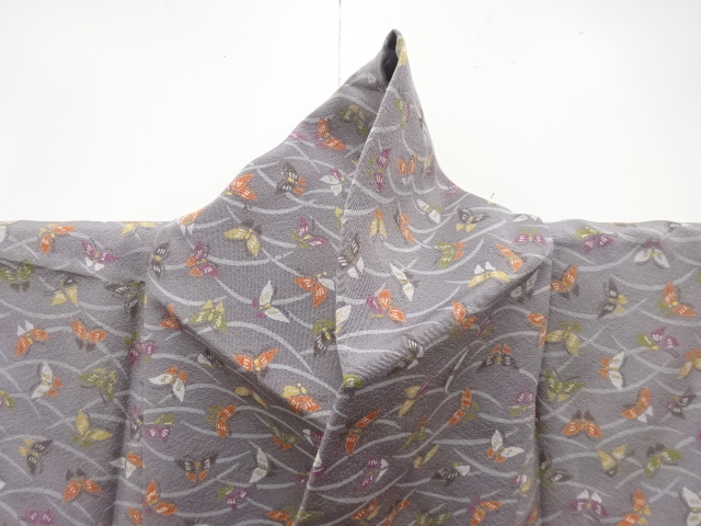  未使用品　芝草に蝶模様　小紋着物